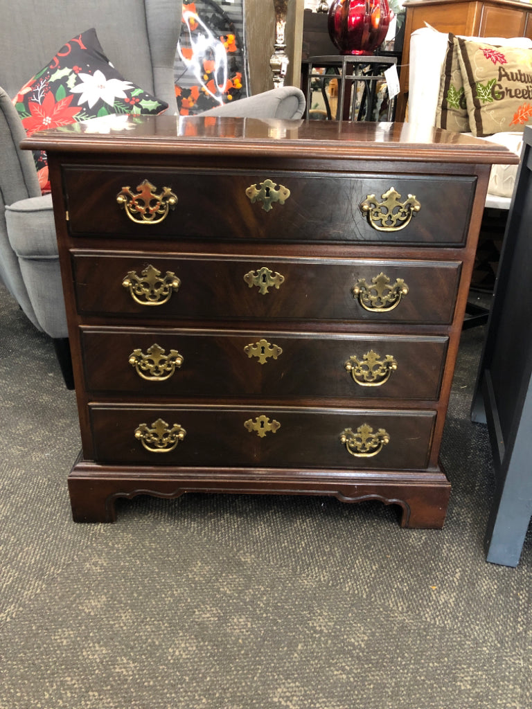 SMALL DARK WOOD 4 DRAWER DRESSER/SIDE TABLE DREXEL GOLD HARDWARE.