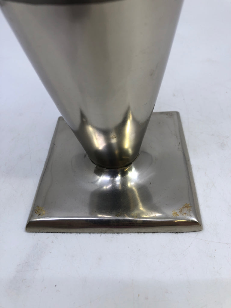 FOOTED SILVER/BLACK METAL VASE.