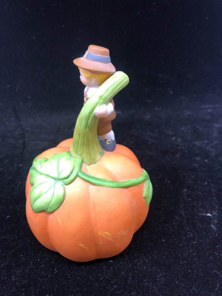 AVON PILGRIM W/PUMPKIN BELL.