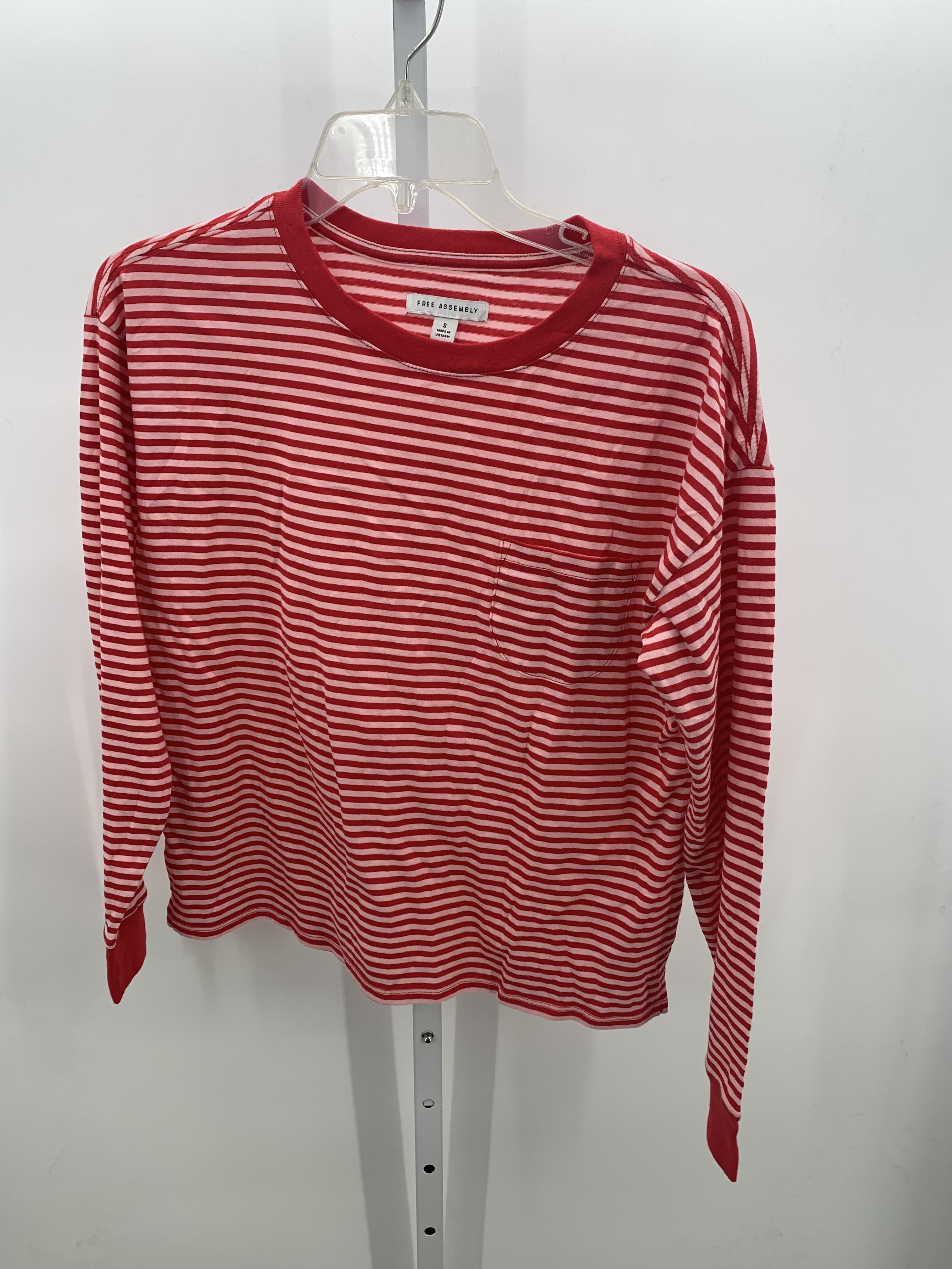Free Assembly Size Small Misses Long Sleeve Shirt