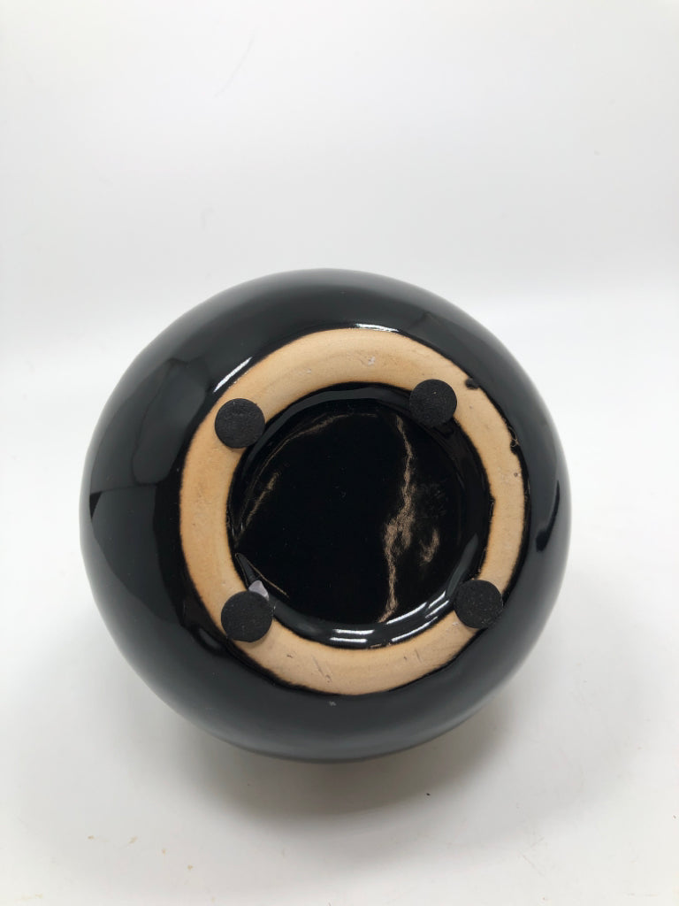 BLACK GLAZED VASE W/WHITE LINES/DOTS.