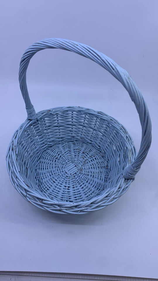 LIGHT BLUE BASKET W/HANDLE.
