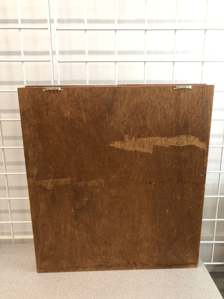 VTG WOODEN WALL DISPLAY CABINET W/ETCHED GLASS FLOWER.