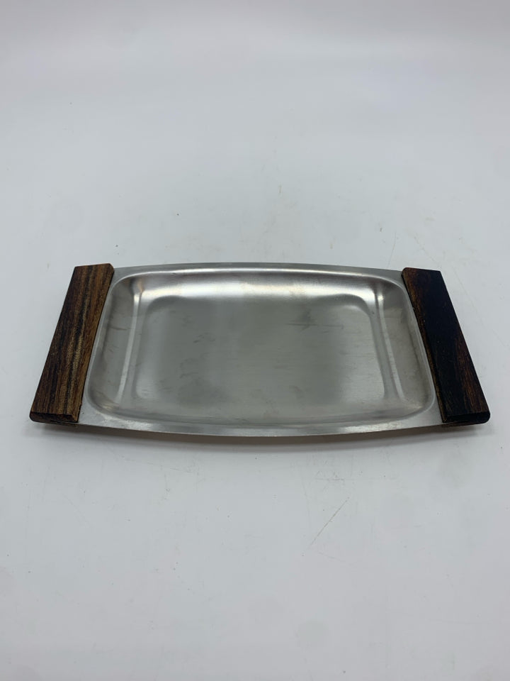 2 SERVING TRAYS W/WOOD HANDLES.