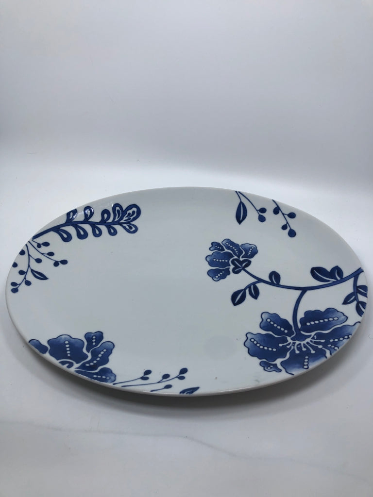 WHITE AND BLUE FLORAL PORCELAIN PLATTER.