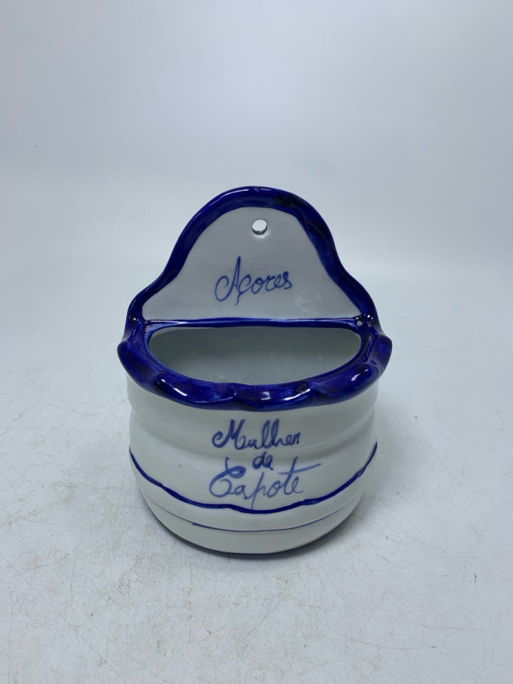 CERAMIC "ACORES MULLHER DE CAPOTE" IN BLUE WRITING/EDGES WALL POCKET.