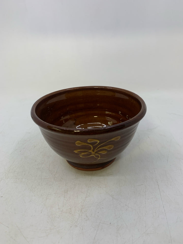 CRACKLE DESIGN W/ YELLOW DETAILED CENTER BOWL.