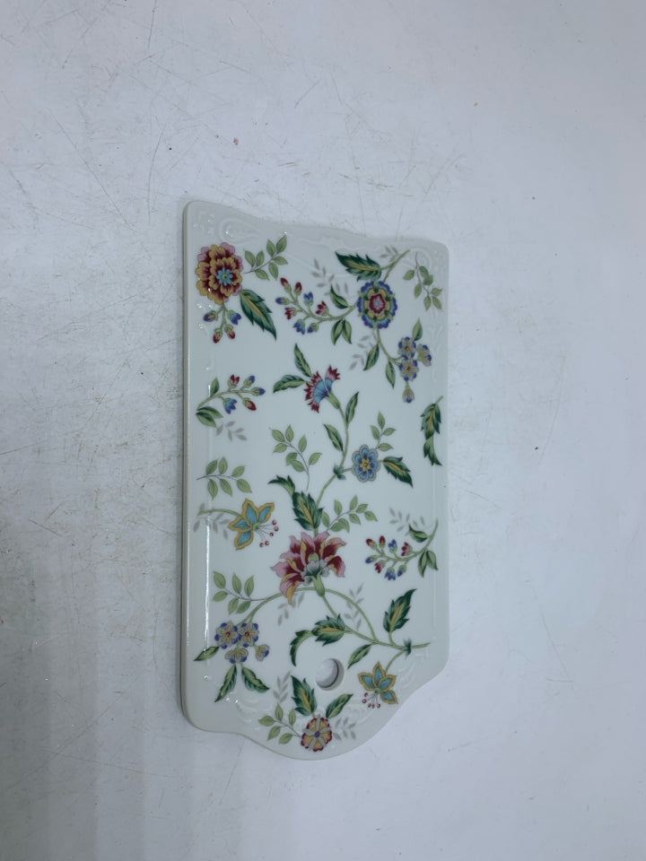 FLORAL PORCELAIN CHEESE BOARD.