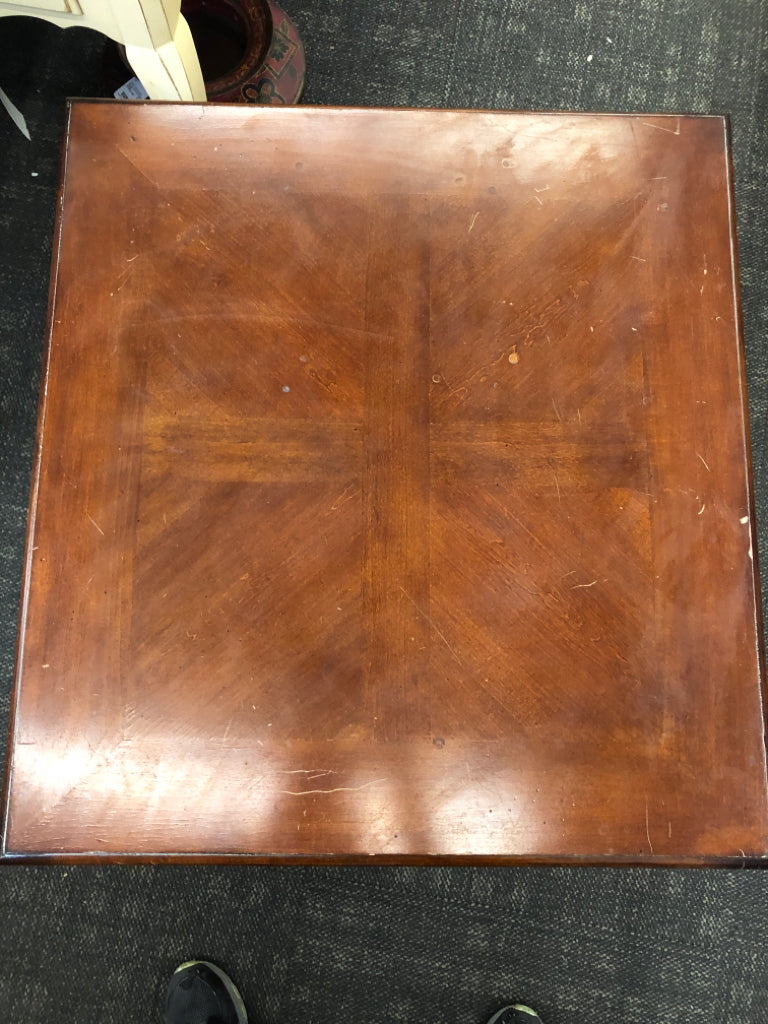 DARK WOOD END TABLE.