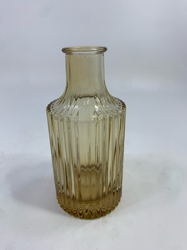 SMALL RIBBED AMBER GLASS BUD VASE.