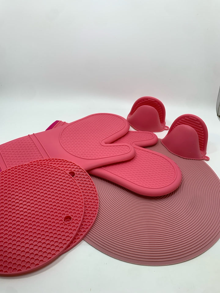 7PC SAFE GRABS PINK SILICONE MICROWAVE TOOLS.
