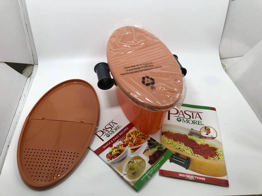 NIB PASTA N MORE PASTA COOKER.