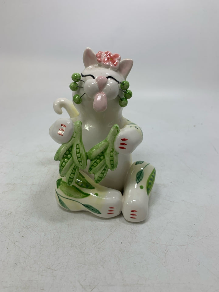 VTG CERAMIC CAT HOLDING PEAS ANNACO CREATIONS 2002.