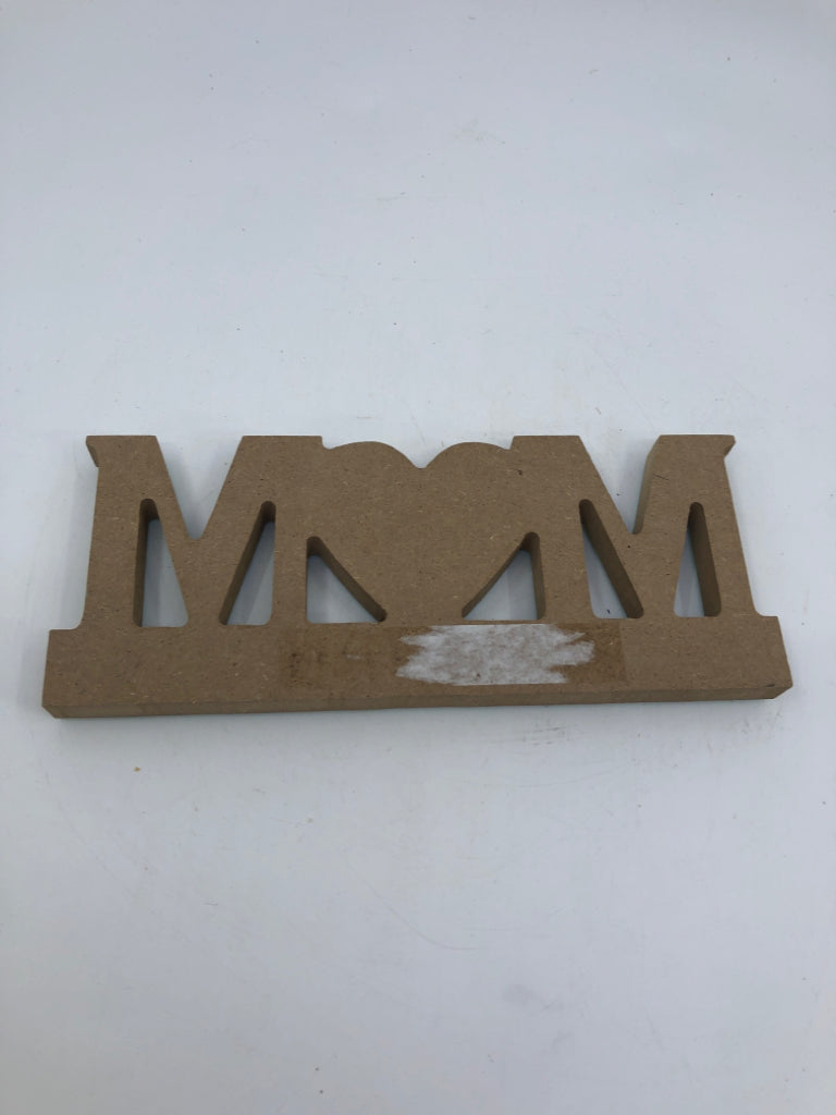 "MOM" STANDING SIGN.