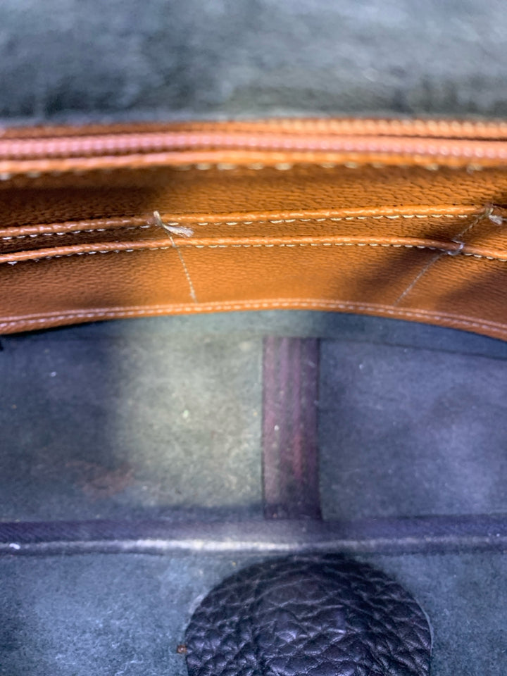 Vintage Dooney & Bourke All Weather Leather Carrier Shoulder Bag *Signs Of Wear/