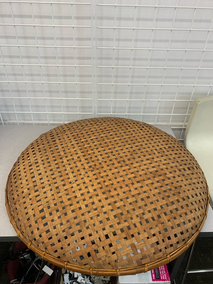 LARGE ROUND SHALLOW BAMBOO BASKET/TRAY.