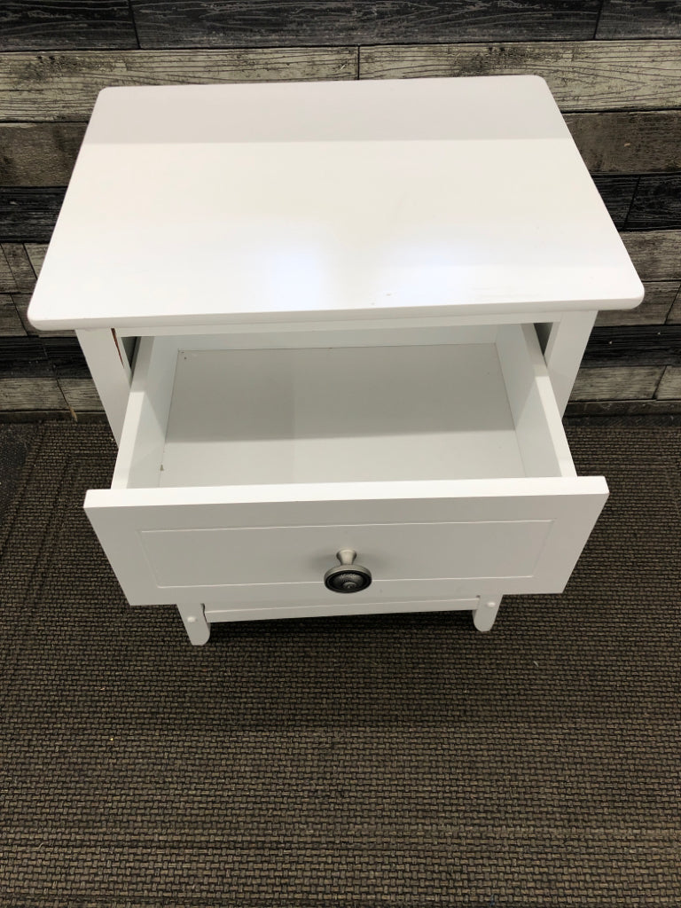 WHITE NIGHTSTAND W/ DRAWER & CABINET.