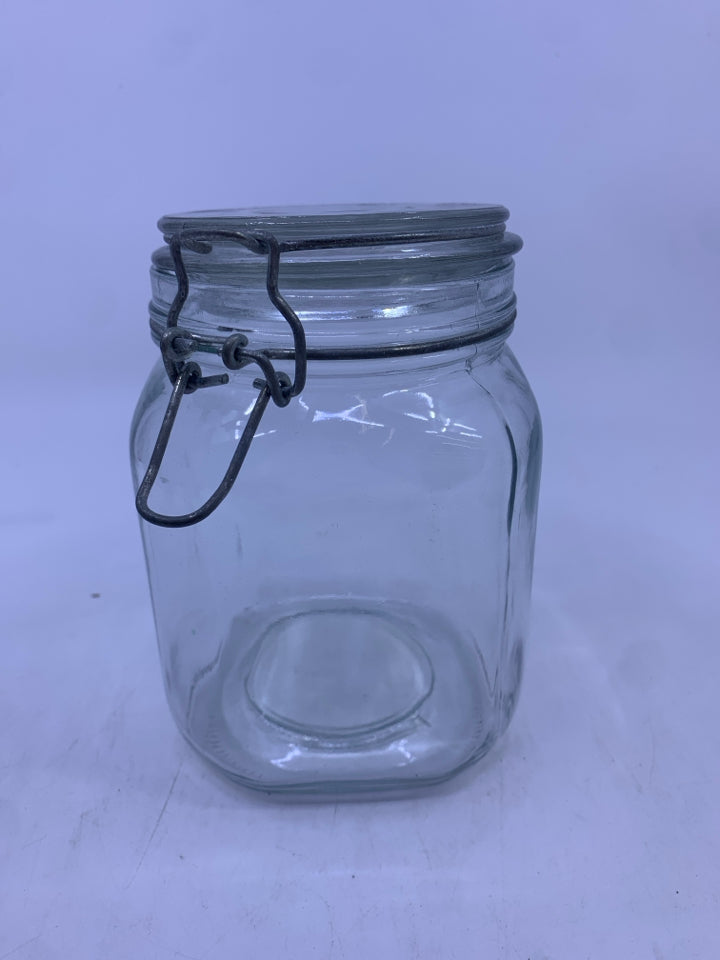 TALL SQUARE CANISTER W METAL CLASP.