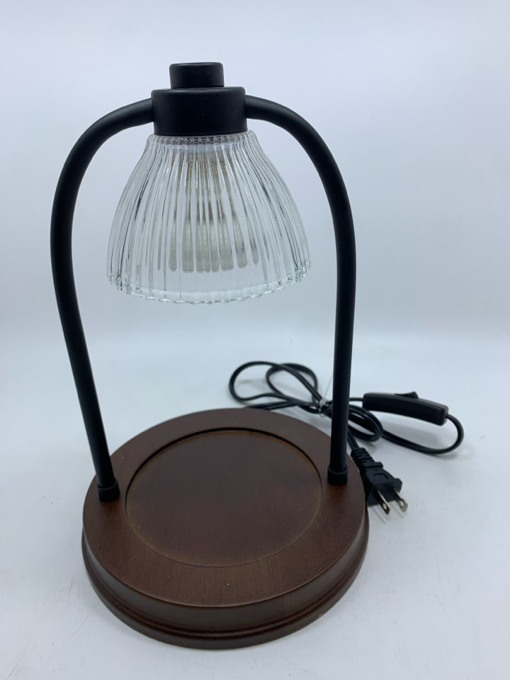 DOUBLE STEMMED CANDLE LAMP W/WOOD BASE.