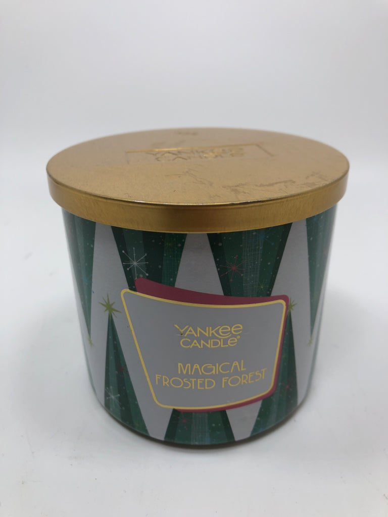 MAGICAL FROSTED FOREST SCENTED YANKEE CANDLE.