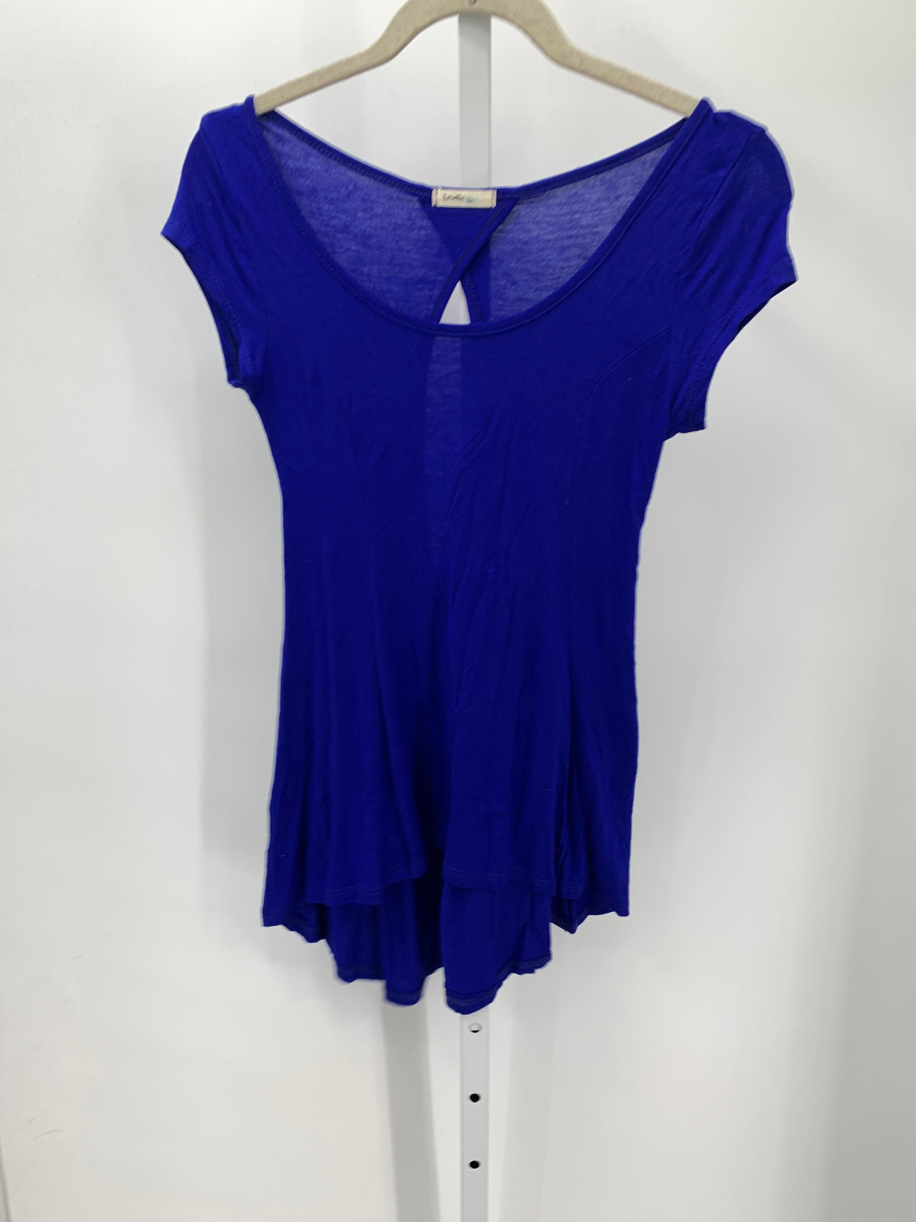 Size Small Juniors Short Sleeve Shirt