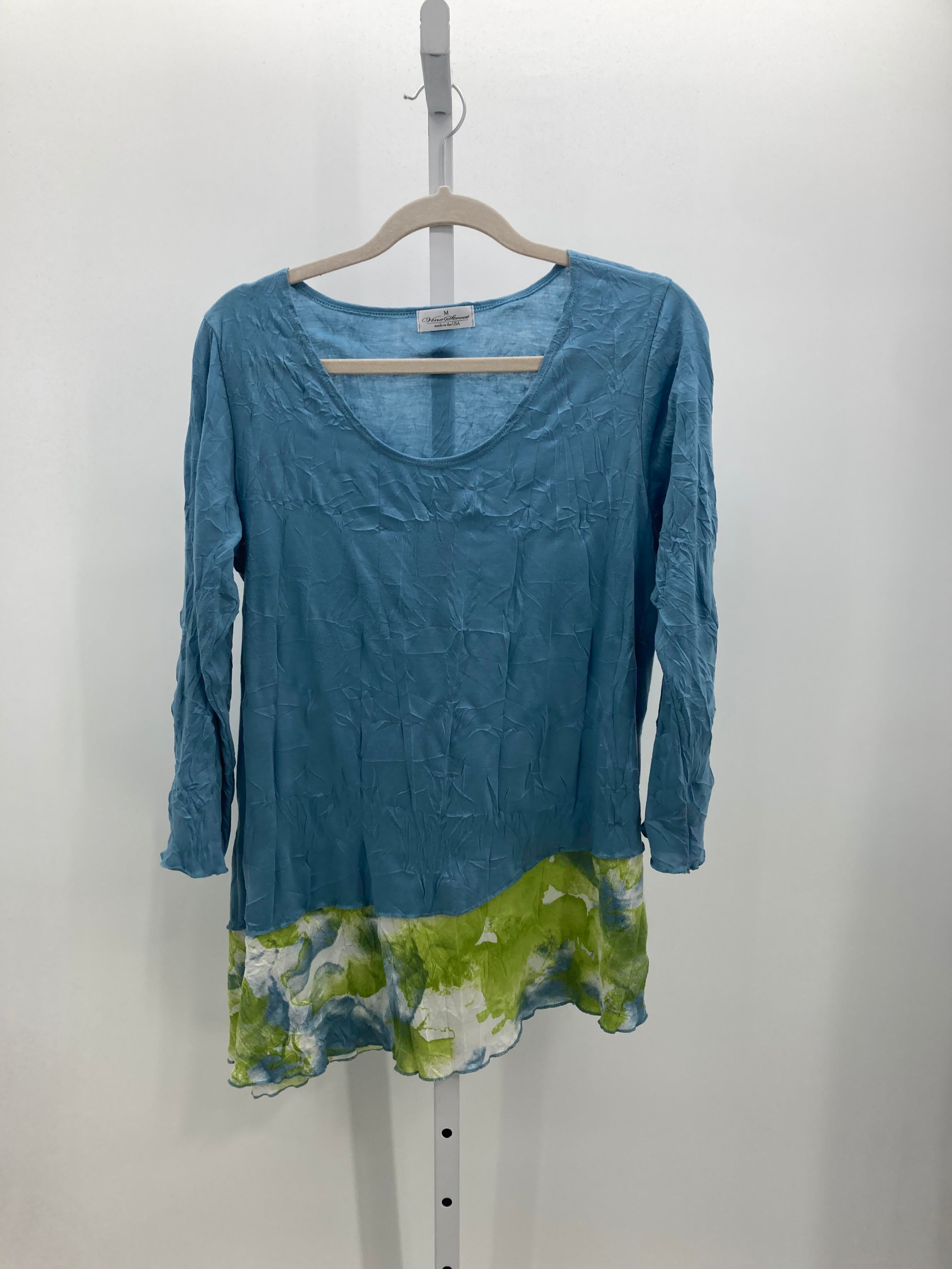 Size Medium Misses 3/4 Sleeve Shirt