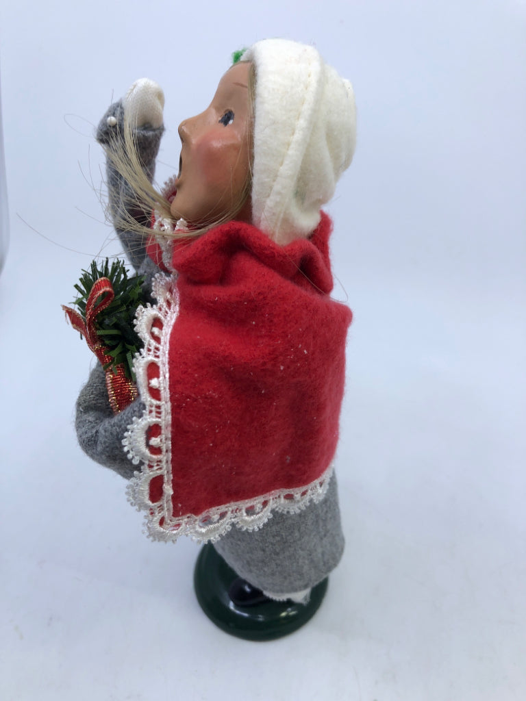 BYERS' CHOICE GIRL W WREATH-2000.