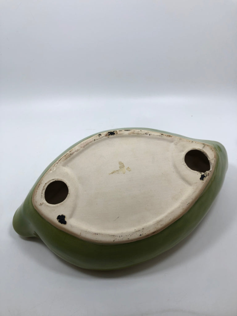 GREEN GLAZED LEAF-STYLE BIRD BATH DECOR.