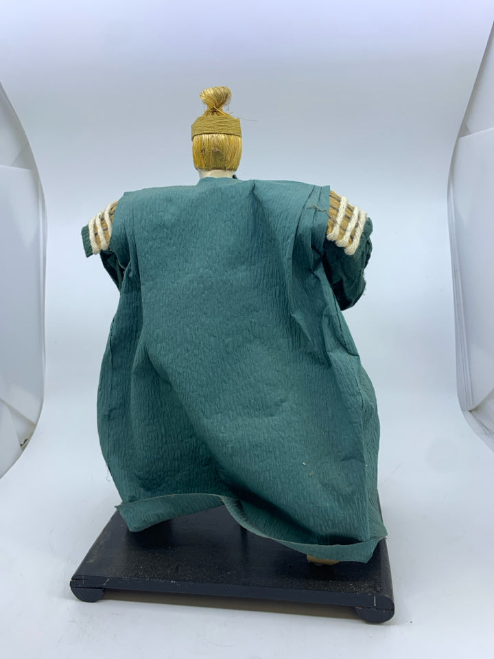 VTG ASIAN STYLE SAMURAI WARRIOR ON BLACK STAND.