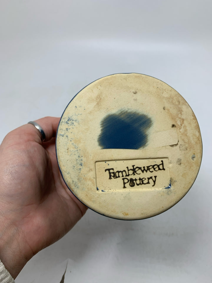 SMALL RIBBED TUMBLEWEED POTTERY CROCK.