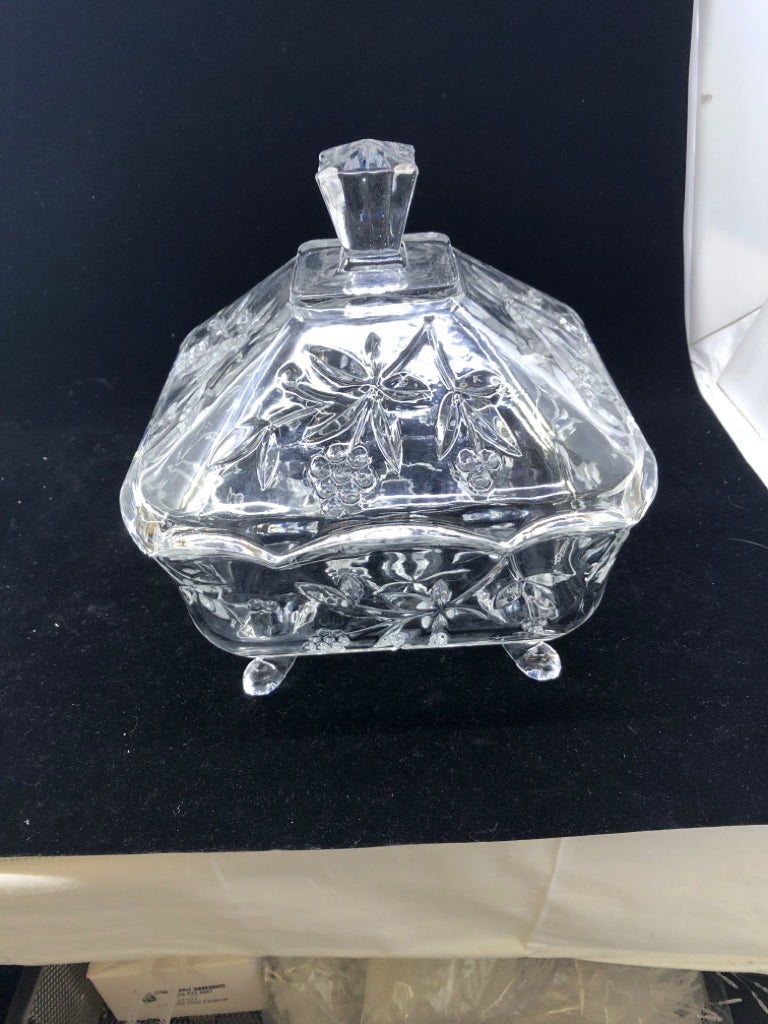 FOOTED COVERED GLASS CANDY DISH.