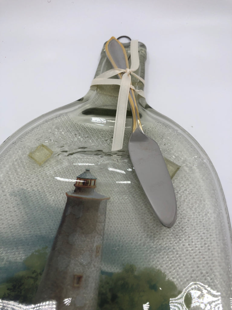 FLATTENED LIGHTHOUSE WINE BOTTLE CHEESE TRAY W/SPREADER.