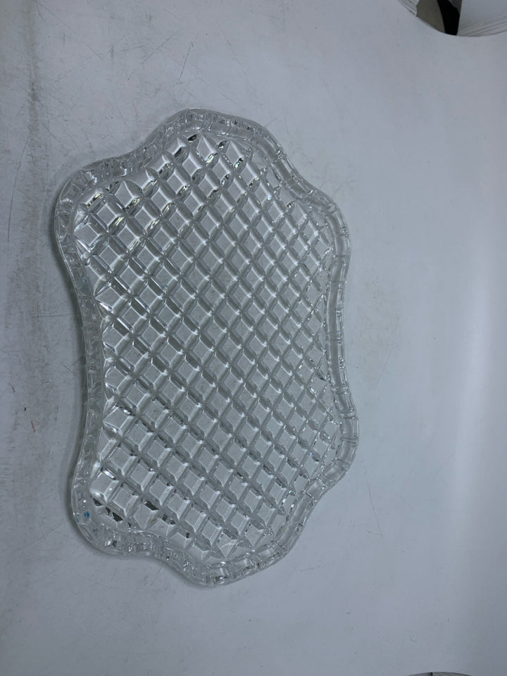 HEAVY GLASS DIAMOND PATTERN TRAY.