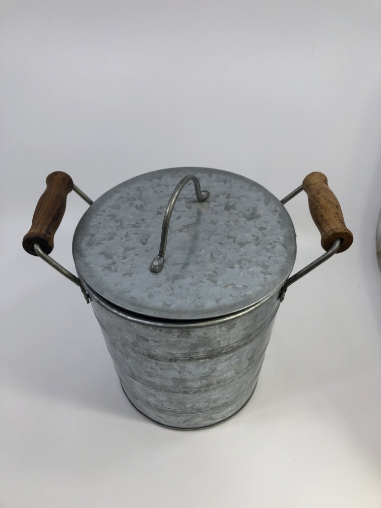 GALVANIZED ICE BUCKET W/LID, HOOK & WOOD HANDLES.