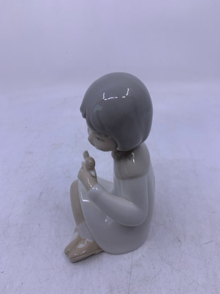 VTG GIRL SITTING W/ SNAIL PORCEVAL MADE IN SPAIN.