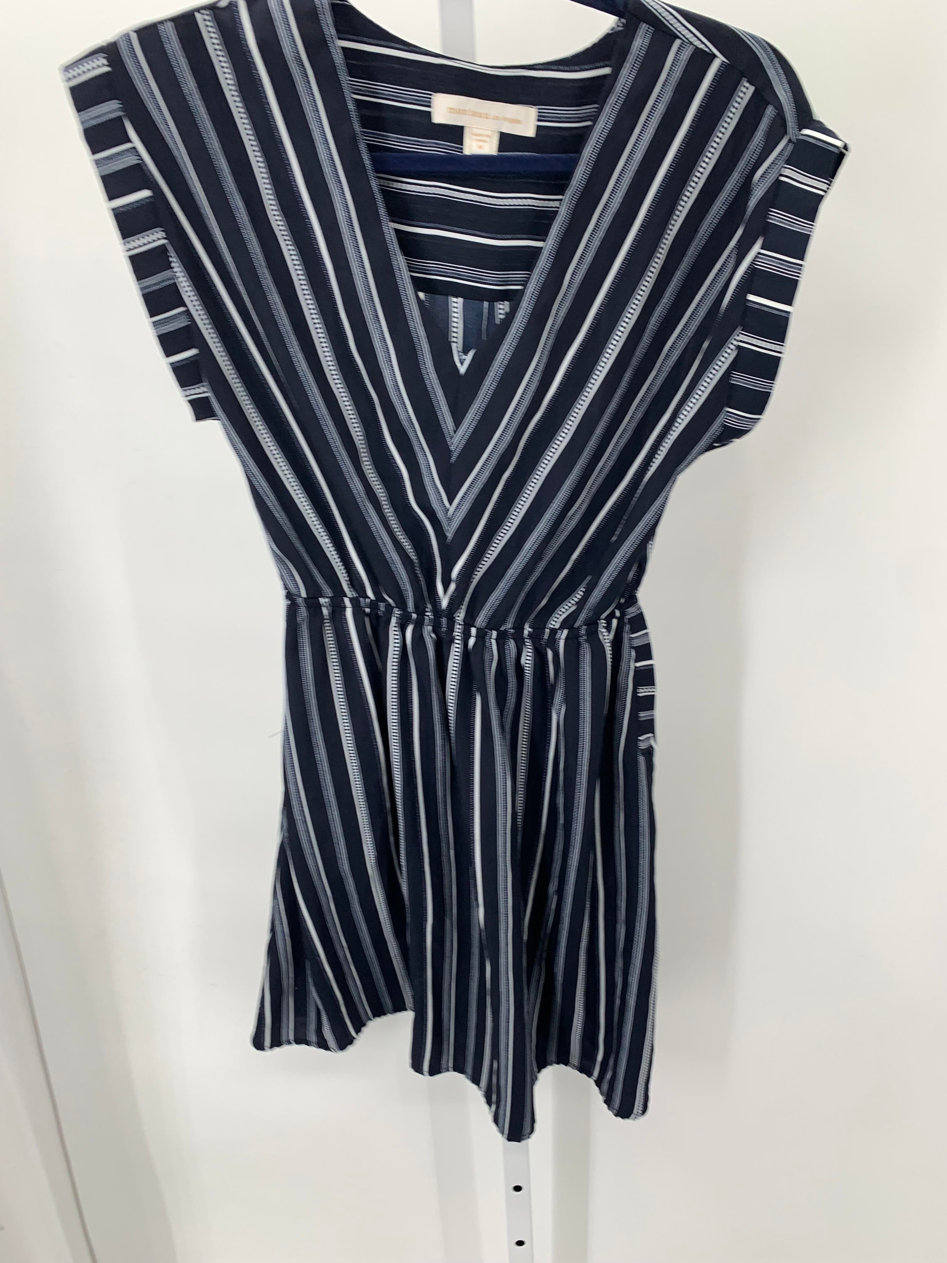 monteau Size Medium Juniors Short Sleeve Dress