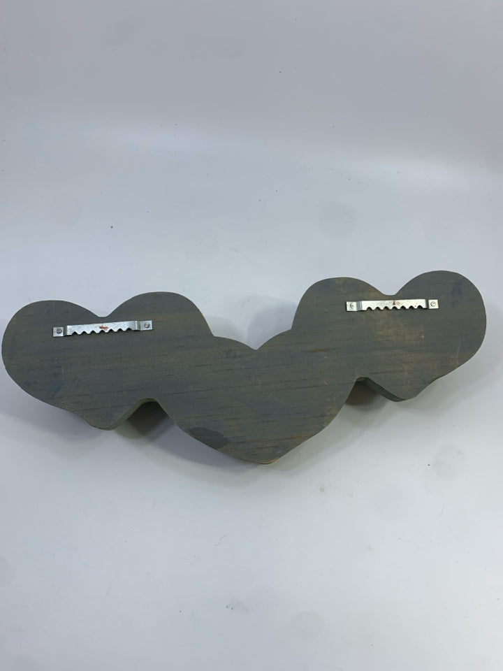 BLUE HEARTS SMALL WOOD SHELF W/HOOKS.