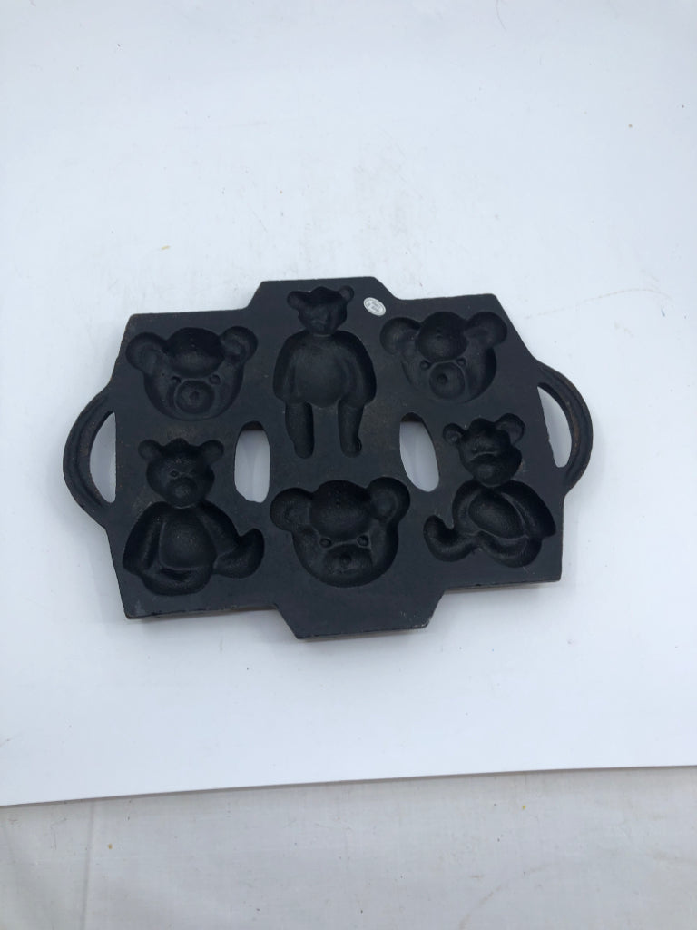 VTG HEAVY CAST IRON BEAR MOLDS.