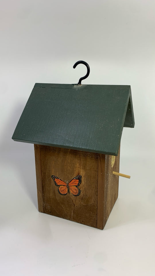 WOOD BIRDHOUSE W/BUTTERFLY DETAILS.