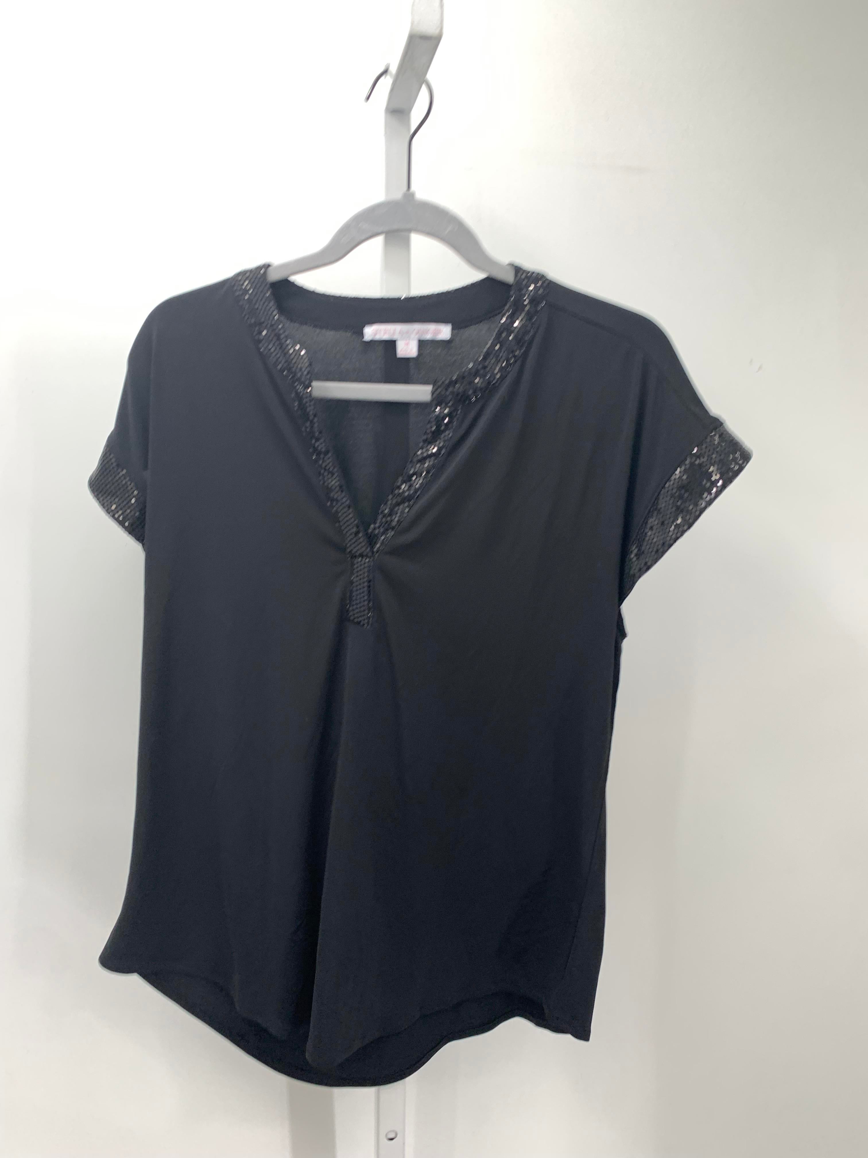Size Medium Misses Short Sleeve Shirt