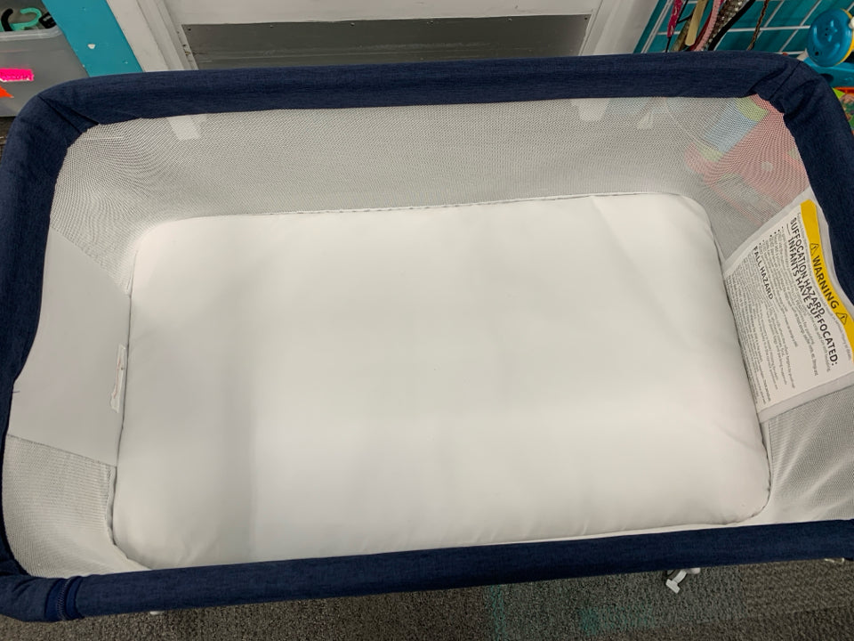 2-IN-1 Bedside Bassinet Sleeper