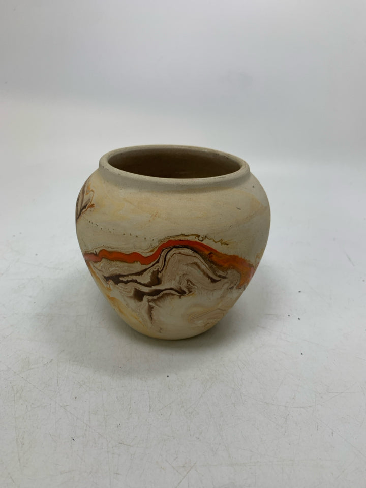VTG NEMADJI POTTERY ORANGE/BROWN SWIRL DETAILED VASE.