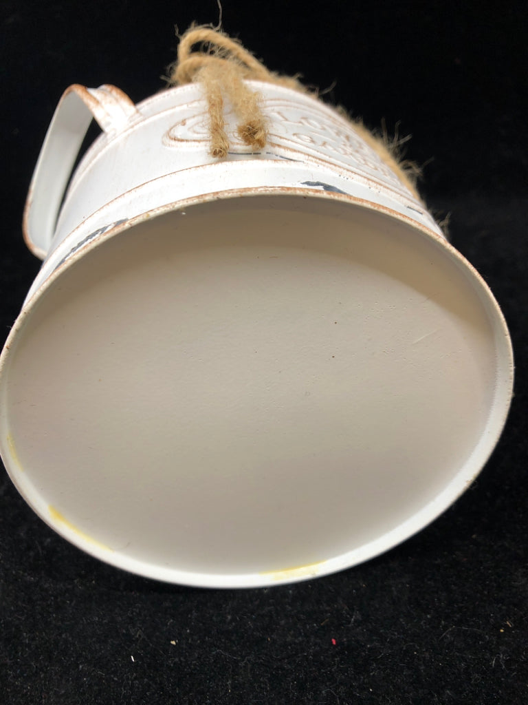 WHITE DISTRESSED METAL VASE FLOWERS & GARDEN W/ HANDLES.
