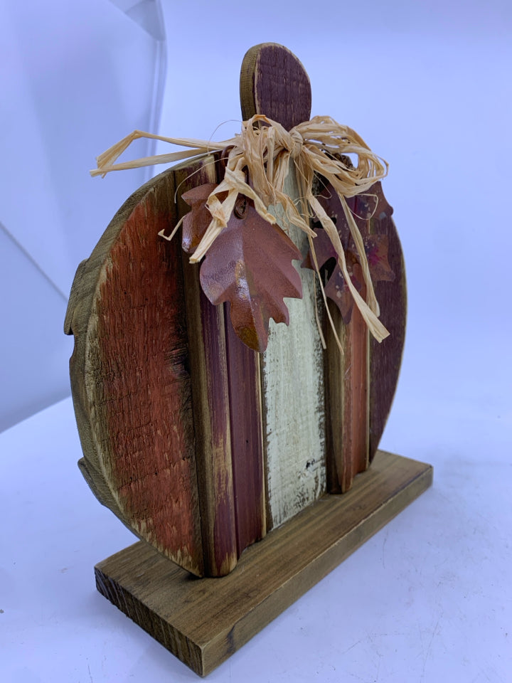 WOOD PUMPKIN W/ METAL LEAVES RED/ORANGE/CREAM ON STAND.