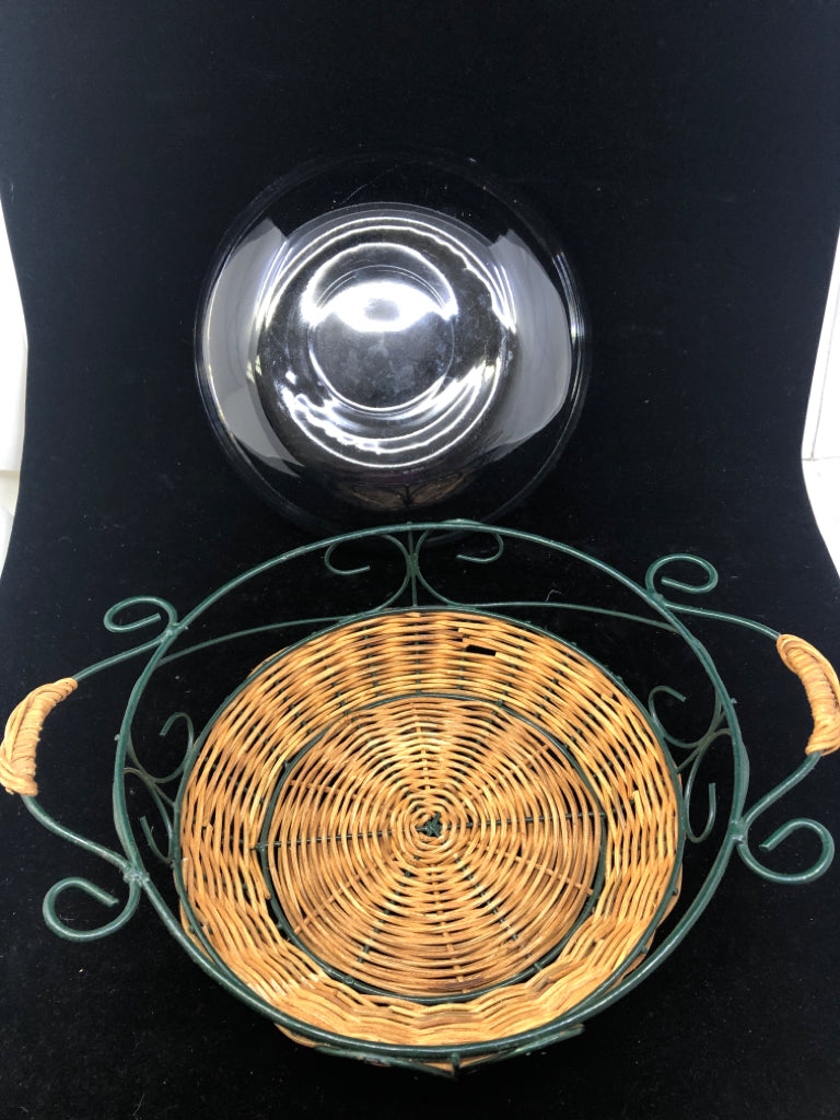 SERVING BOWL IN WICKER HOLDER W GREEN METAL ACCENT.