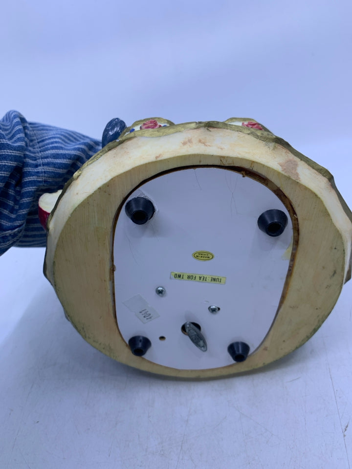 MUSICAL MICE IN TEA POT.