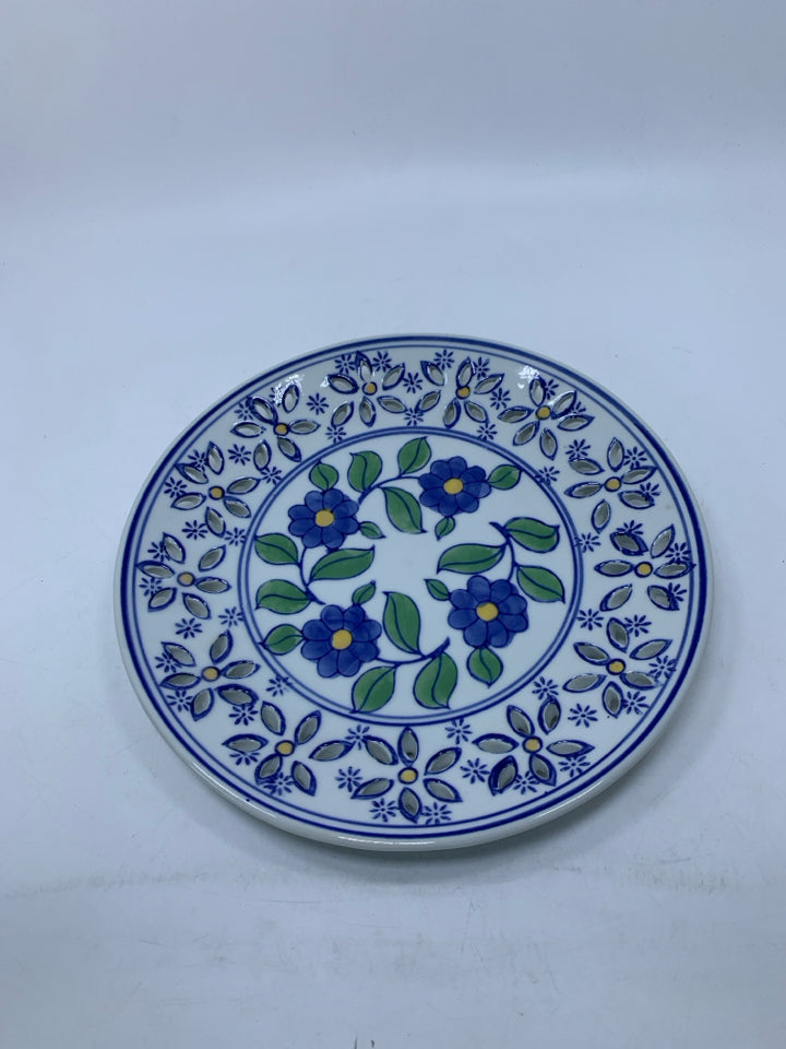 PIERCED EDGE BLUE FLOWER PLATE.