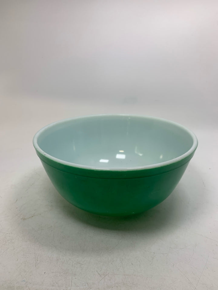 VTG PYREX PRIMARY GREEN MIXING BOWL.