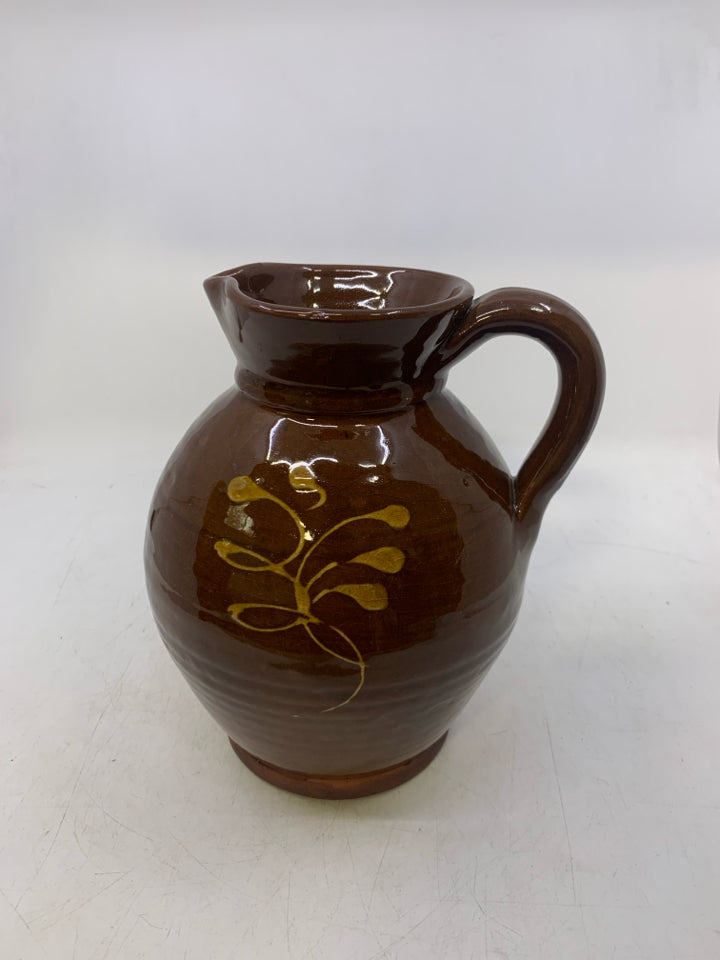 CRACKLE DESIGN W/ YELLOW DETAIL IN CENTER PITCHER.