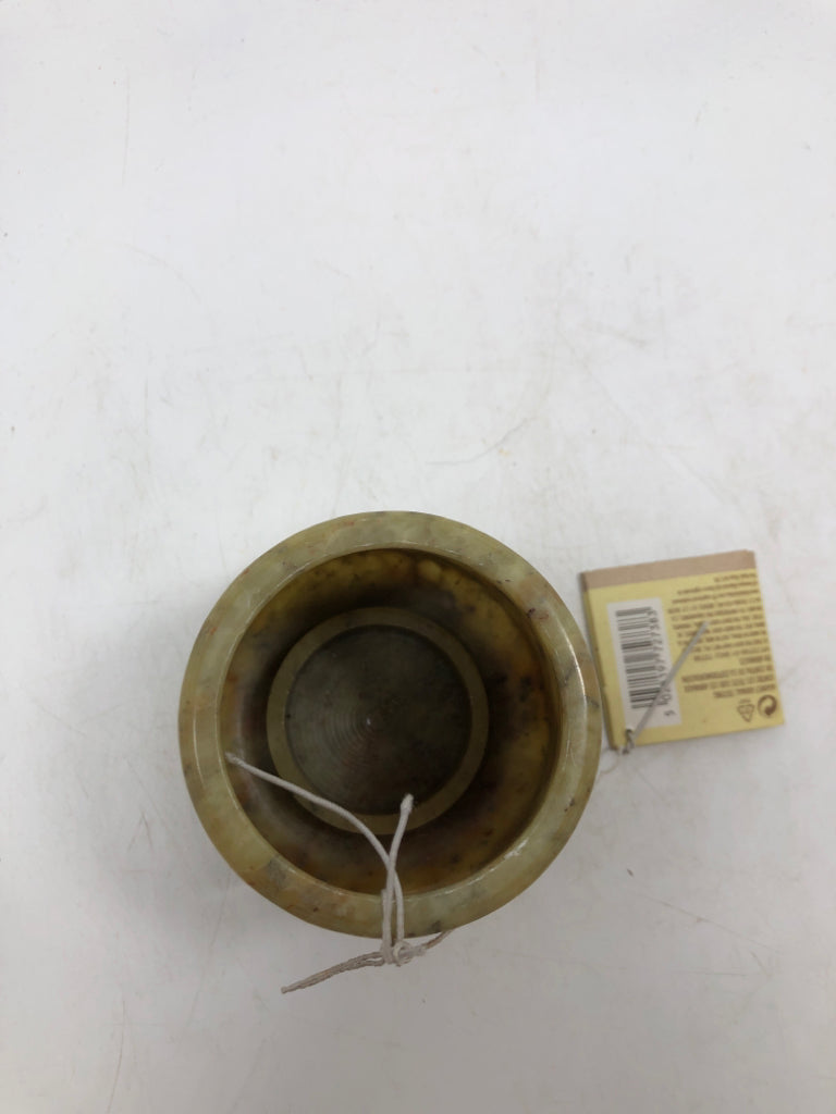 NWT AROMA SOAP STONE CANDLE HOLDER.